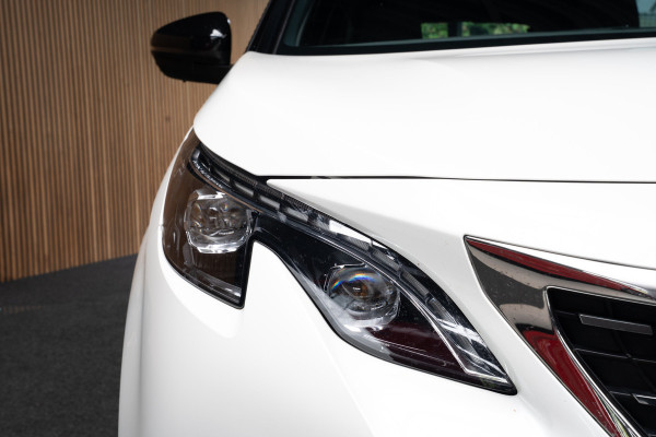 Peugeot 3008 1.2 PureT. GT Line Panodak Navi Camera Climate PDC Stoelverwarming Keyless Entry & Go Cruise C. LM velgen Afneembaar trekhaak