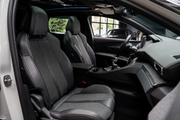 Peugeot 3008 1.2 PureT. GT Line Panodak Navi Camera Climate PDC Stoelverwarming Keyless Entry & Go Cruise C. LM velgen Afneembaar trekhaak