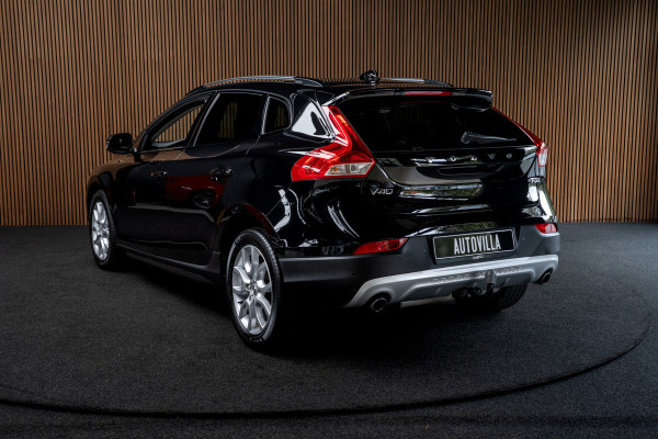 Volvo V40 Cross Country 1.5 T3 Leer Panodak Harman K. Camera Navi PDC Stoelverwarming Climate C. Cruise C. LM velgen