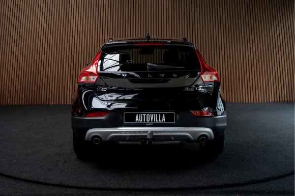 Volvo V40 Cross Country 1.5 T3 Leer Panodak Harman K. Camera Navi PDC Stoelverwarming Climate C. Cruise C. LM velgen