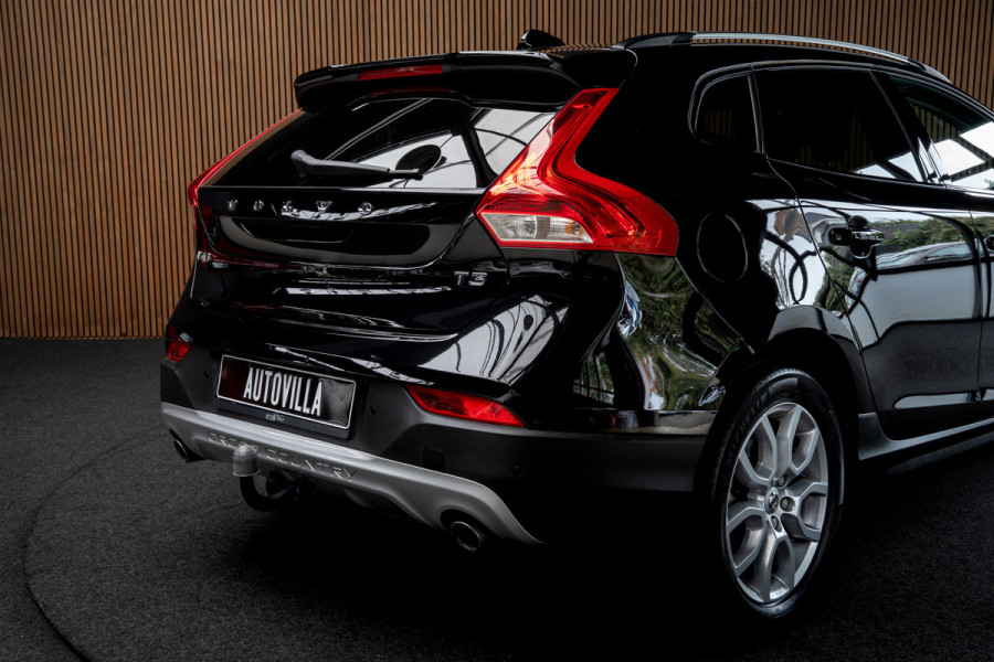 Volvo V40 Cross Country 1.5 T3 Leer Panodak Harman K. Camera Navi PDC Stoelverwarming Climate C. Cruise C. LM velgen