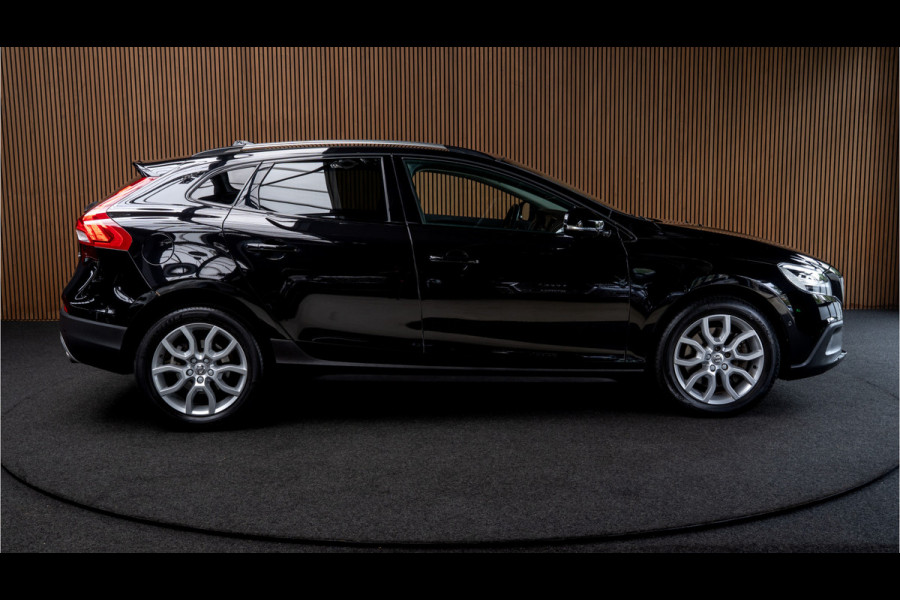 Volvo V40 Cross Country 1.5 T3 Leer Panodak Harman K. Camera Navi PDC Stoelverwarming Climate C. Cruise C. LM velgen