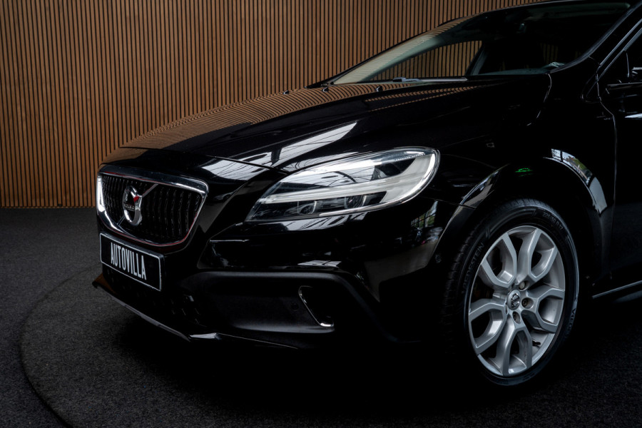 Volvo V40 Cross Country 1.5 T3 Leer Panodak Harman K. Camera Navi PDC Stoelverwarming Climate C. Cruise C. LM velgen