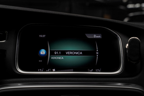 Volvo V40 Cross Country 1.5 T3 Leer Panodak Harman K. Camera Navi PDC Stoelverwarming Climate C. Cruise C. LM velgen