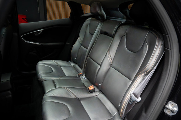 Volvo V40 Cross Country 1.5 T3 Leer Panodak Harman K. Camera Navi PDC Stoelverwarming Climate C. Cruise C. LM velgen