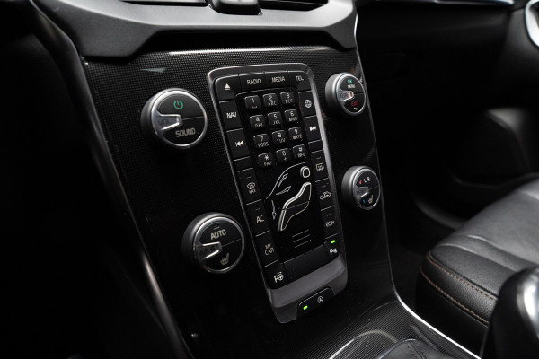 Volvo V40 Cross Country 1.5 T3 Leer Panodak Harman K. Camera Navi PDC Stoelverwarming Climate C. Cruise C. LM velgen