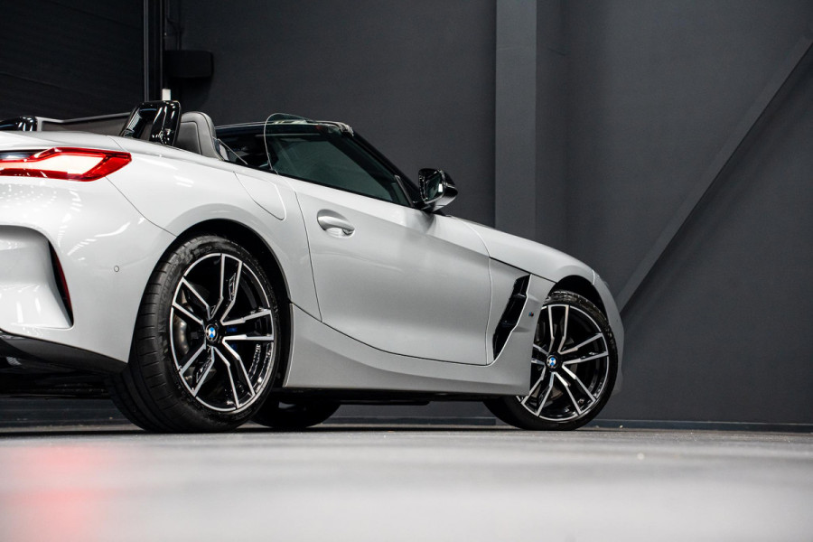 BMW Z4 Roadster sDrive30i High Executive *M-Sport / Harman-Kardon / HUD / Aerodynamica-Pakket / M-Sportstoelen / Sport-chassis*
