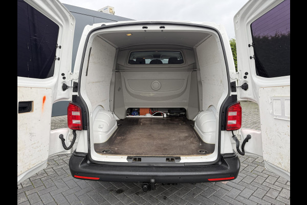 Volkswagen Transporter 2.0 TDI / L2H1 / DUBBELE CABINE / TREKHAAK / 1e EIG. / CRUISE / AIRCO / ISOFIX