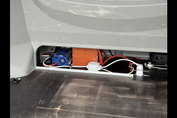 Volkswagen Transporter 2.0 TDI / L2H1 / DUBBELE CABINE / TREKHAAK / 1e EIG. / CRUISE / AIRCO / ISOFIX