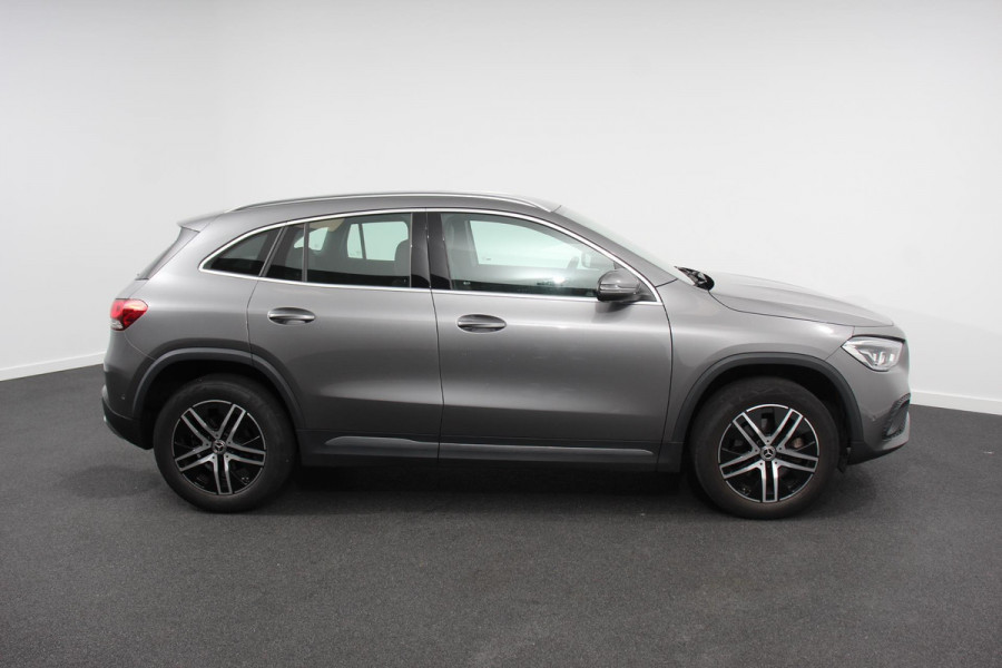 Mercedes-Benz GLA 200 Progressive Automaat Navigatie Climate control Cruise Control LED Elektrische Achterklep Lichtmetalen Velgen Camera