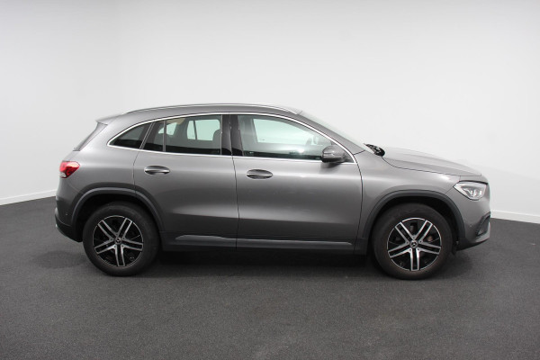 Mercedes-Benz GLA 200 Progressive Automaat Navigatie Climate control Cruise Control LED Elektrische Achterklep Lichtmetalen Velgen Camera