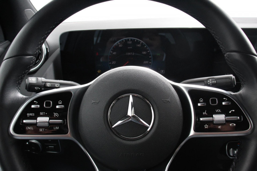 Mercedes-Benz GLA 200 Progressive Automaat Navigatie Climate control Cruise Control LED Elektrische Achterklep Lichtmetalen Velgen Camera