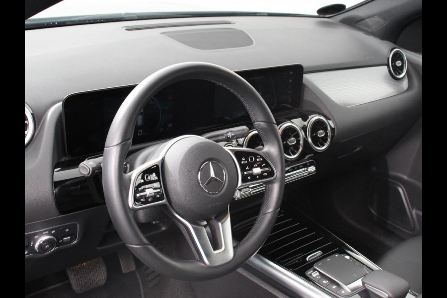 Mercedes-Benz GLA 200 Progressive Automaat Navigatie Climate control Cruise Control LED Elektrische Achterklep Lichtmetalen Velgen Camera