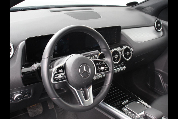 Mercedes-Benz GLA 200 Progressive Automaat Navigatie Climate control Cruise Control LED Elektrische Achterklep Lichtmetalen Velgen Camera