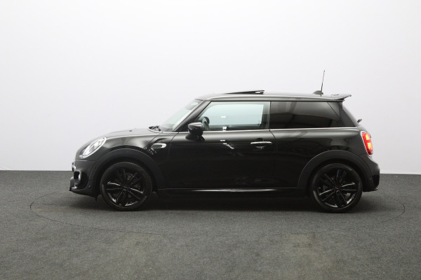 MINI 3-deurs 1.5 Cooper 136 PK Automaat John Cooper Works, Panoramadak, Stoelverwarming, Cruise Control