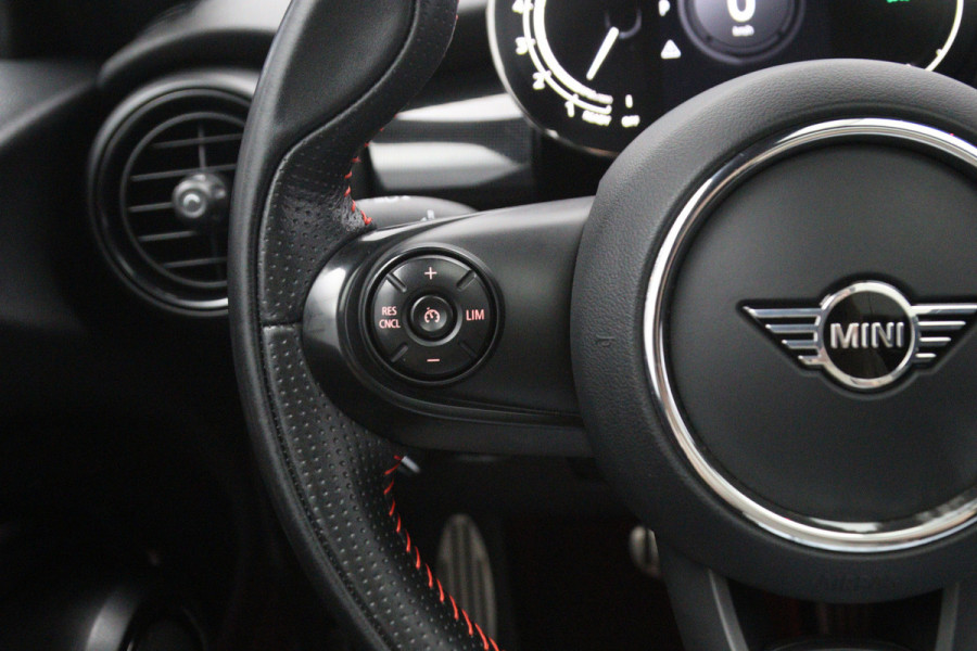 MINI 3-deurs 1.5 Cooper 136 PK Automaat John Cooper Works, Panoramadak, Stoelverwarming, Cruise Control