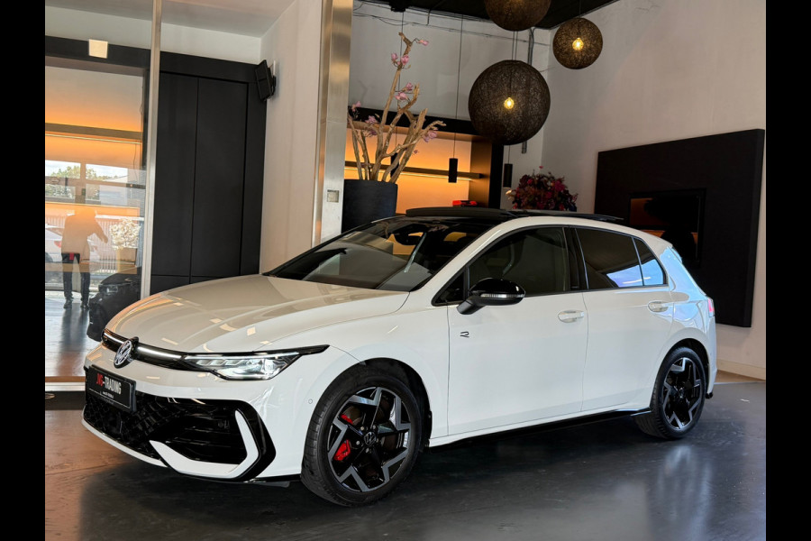 Volkswagen Golf 8.5 1.5 eTSI R-Line Facelift Panorama IQ-light Camera