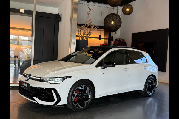 Volkswagen Golf 8.5 1.5 eTSI R-Line Facelift Panorama IQ-light Camera