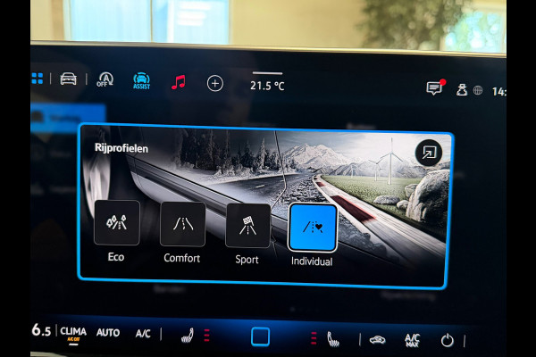 Volkswagen Golf 8.5 1.5 eTSI R-Line Facelift Panorama IQ-light Camera