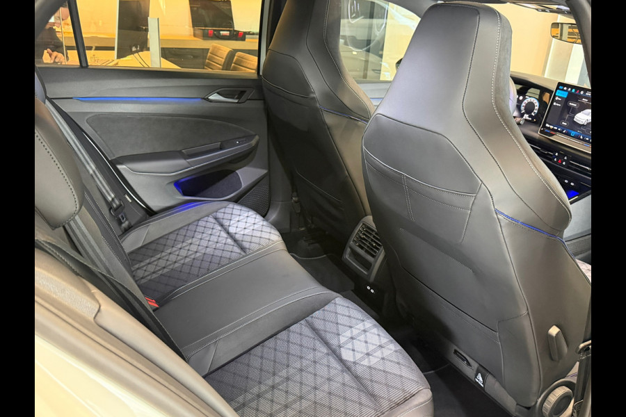 Volkswagen Golf 8.5 1.5 eTSI R-Line Facelift Panorama IQ-light Camera