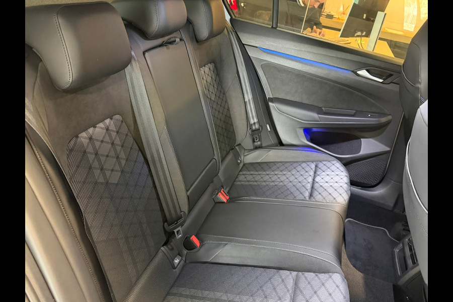Volkswagen Golf 8.5 1.5 eTSI R-Line Facelift Panorama IQ-light Camera