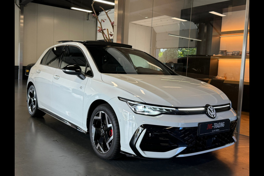 Volkswagen Golf 8.5 1.5 eTSI R-Line Facelift Panorama IQ-light Camera