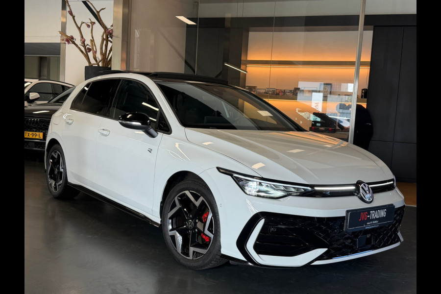 Volkswagen Golf 8.5 1.5 eTSI R-Line Facelift Panorama IQ-light Camera