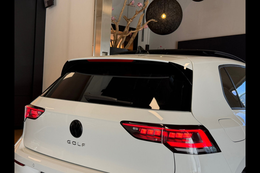Volkswagen Golf 8.5 1.5 eTSI R-Line Facelift Panorama IQ-light Camera