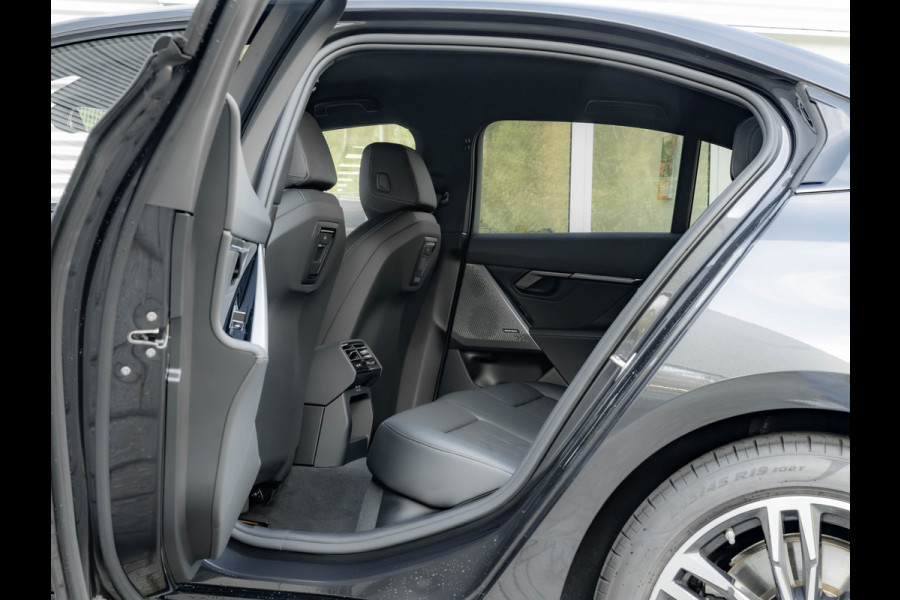 BMW i5 eDrive40 - M-Sport - Active Cruise Control - Harman Kardon