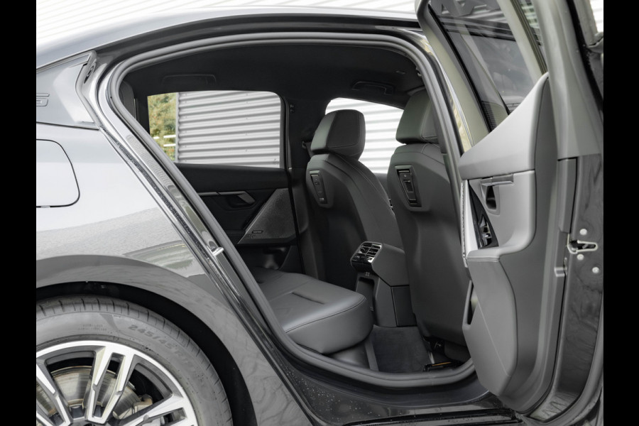 BMW i5 eDrive40 - M-Sport - Active Cruise Control - Harman Kardon