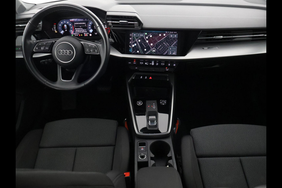 Audi A3 Limousine 30 TFSI Advanced Black Edition | 1e eigenaar | Navigatie | Parkeersensoren | Privacy Glass |