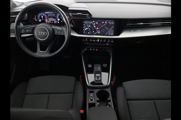 Audi A3 Limousine 30 TFSI Advanced Black Edition | 1e eigenaar | Navigatie | Parkeersensoren | Privacy Glass |