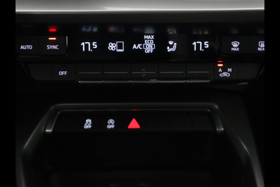 Audi A3 Limousine 30 TFSI Advanced Black Edition | 1e eigenaar | Navigatie | Parkeersensoren | Privacy Glass |
