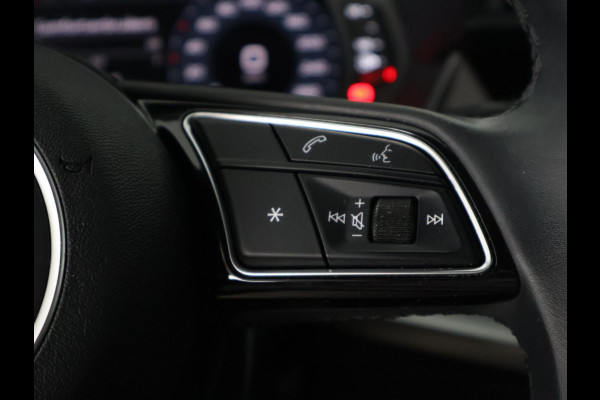 Audi A3 Limousine 30 TFSI Advanced Black Edition | 1e eigenaar | Navigatie | Parkeersensoren | Privacy Glass |