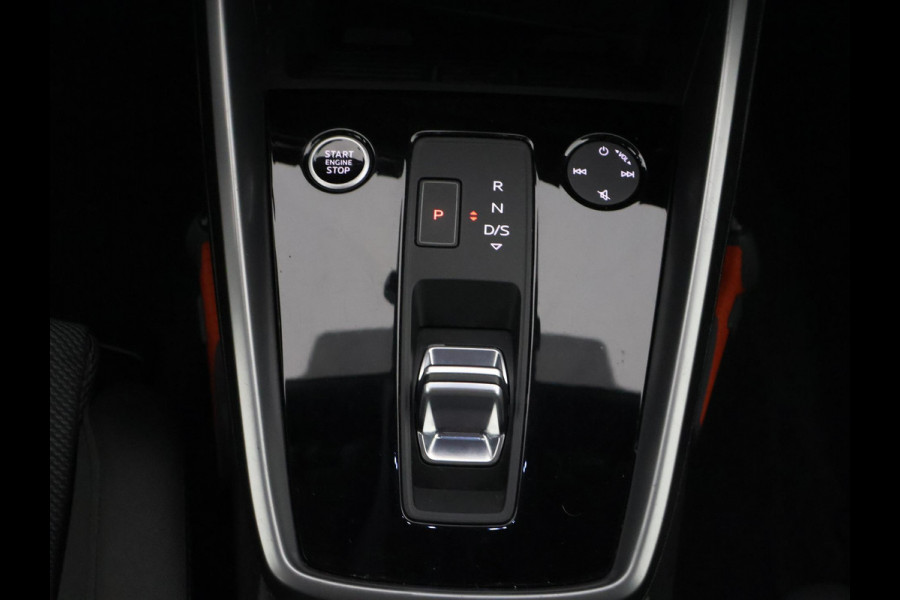 Audi A3 Limousine 30 TFSI Advanced Black Edition | 1e eigenaar | Navigatie | Parkeersensoren | Privacy Glass |