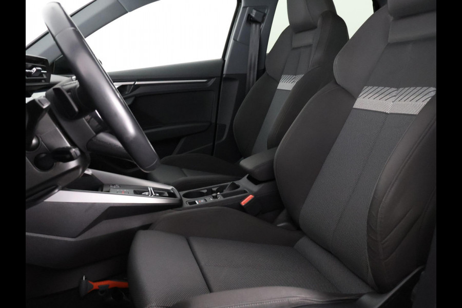 Audi A3 Limousine 30 TFSI Advanced Black Edition | 1e eigenaar | Navigatie | Parkeersensoren | Privacy Glass |