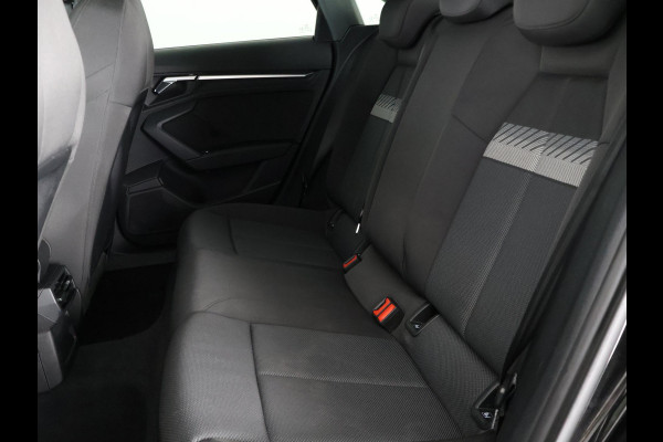 Audi A3 Limousine 30 TFSI Advanced Black Edition | 1e eigenaar | Navigatie | Parkeersensoren | Privacy Glass |