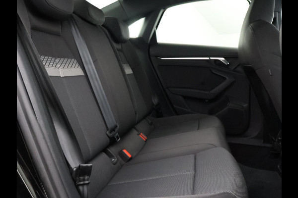 Audi A3 Limousine 30 TFSI Advanced Black Edition | 1e eigenaar | Navigatie | Parkeersensoren | Privacy Glass |