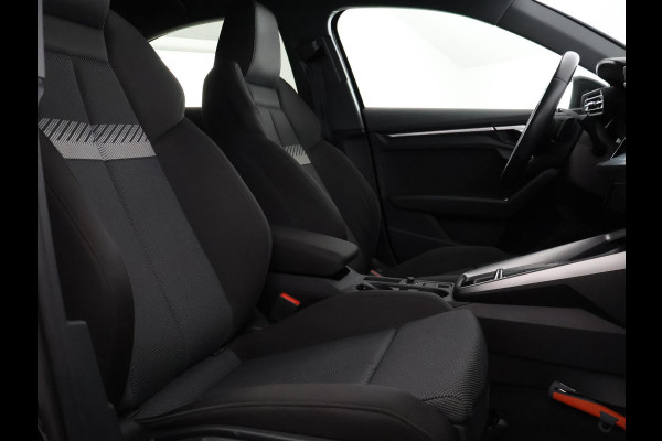 Audi A3 Limousine 30 TFSI Advanced Black Edition | 1e eigenaar | Navigatie | Parkeersensoren | Privacy Glass |