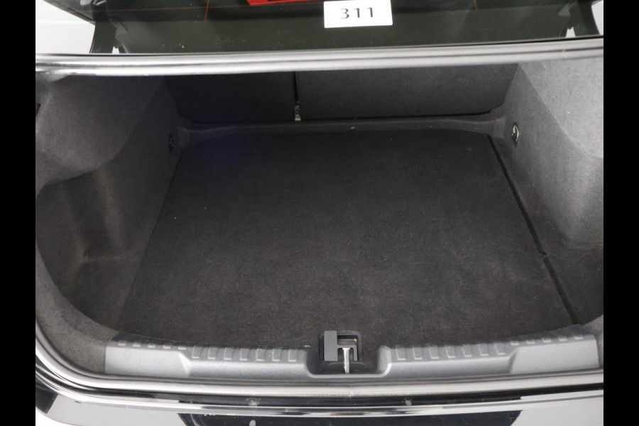 Audi A3 Limousine 30 TFSI Advanced Black Edition | 1e eigenaar | Navigatie | Parkeersensoren | Privacy Glass |