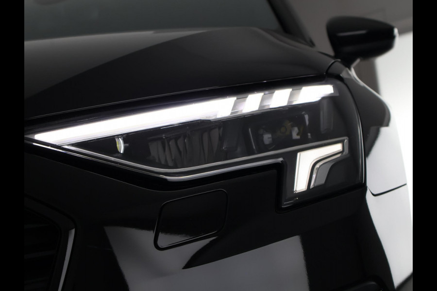 Audi A3 Limousine 30 TFSI Advanced Black Edition | 1e eigenaar | Navigatie | Parkeersensoren | Privacy Glass |
