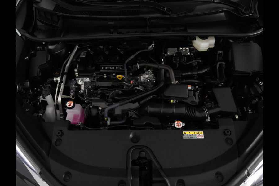 Lexus LBX 1.5 Business Line 2WD | Dodehoek detectie | Stuur- & Stoelverwarming | Navigatie | Parkeersensoren