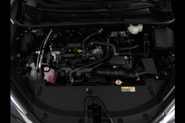 Lexus LBX 1.5 Business Line 2WD | Dodehoek detectie | Stuur- & Stoelverwarming | Navigatie | Parkeersensoren