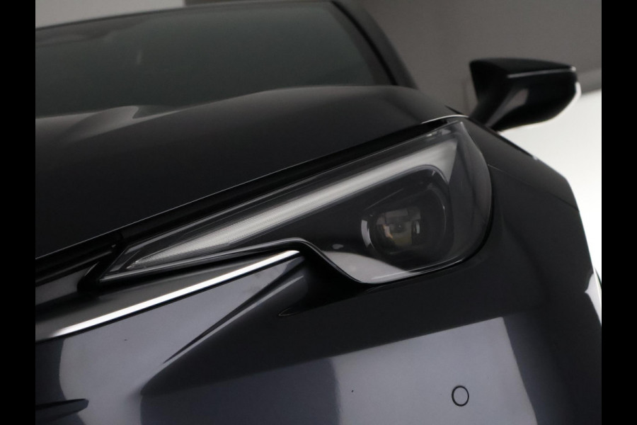Lexus LBX 1.5 Business Line 2WD | Dodehoek detectie | Stuur- & Stoelverwarming | Navigatie | Parkeersensoren