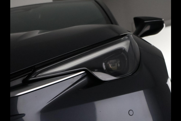 Lexus LBX 1.5 Business Line 2WD | Dodehoek detectie | Stuur- & Stoelverwarming | Navigatie | Parkeersensoren
