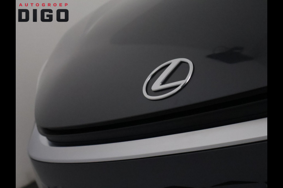 Lexus LBX 1.5 Business Line 2WD | Dodehoek detectie | Stuur- & Stoelverwarming | Navigatie | Parkeersensoren
