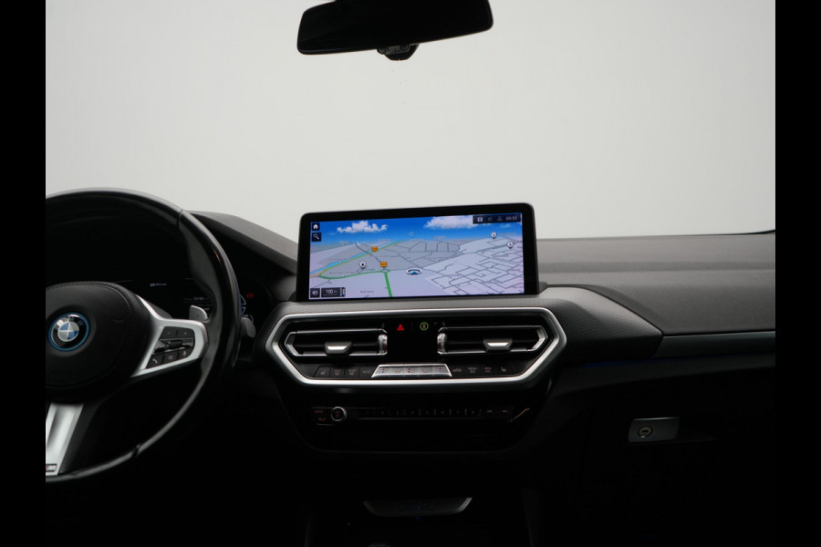 BMW X3 xDrive30e M Sport PHEV 293pk Dealer O.H | Trekhaak Af Fabriek | Camera | Cruise Control | Lederen Sportstoelen Verwarmd | Sfeerverlichting | Apple Carplay | Navigatie | Virtual | DAB | 19"L.M | Plug In Hybrid |
