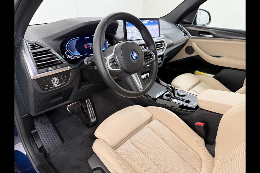 BMW X3 xDrive30e VAN: 49.900,- VOOR: 45.877,- UW HERFSTVOORDEEL: 4.023,- APPLE CAR./ANDROID AUTO | ELECT. ACHTERKLEP | STOEL VERW. | CRUISE CONTR. |