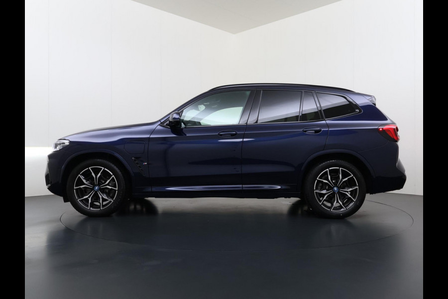 BMW X3 xDrive30e VAN: 49.900,- VOOR: 45.877,- UW HERFSTVOORDEEL: 4.023,- APPLE CAR./ANDROID AUTO | ELECT. ACHTERKLEP | STOEL VERW. | CRUISE CONTR. |