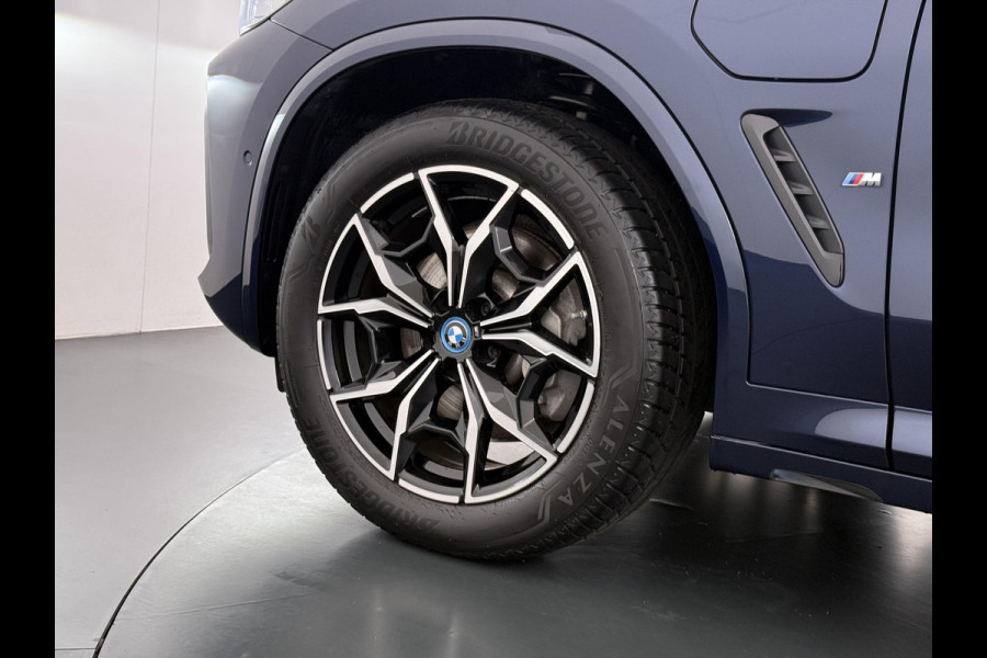 BMW X3 xDrive30e VAN: 49.900,- VOOR: 45.877,- UW HERFSTVOORDEEL: 4.023,- APPLE CAR./ANDROID AUTO | ELECT. ACHTERKLEP | STOEL VERW. | CRUISE CONTR. |